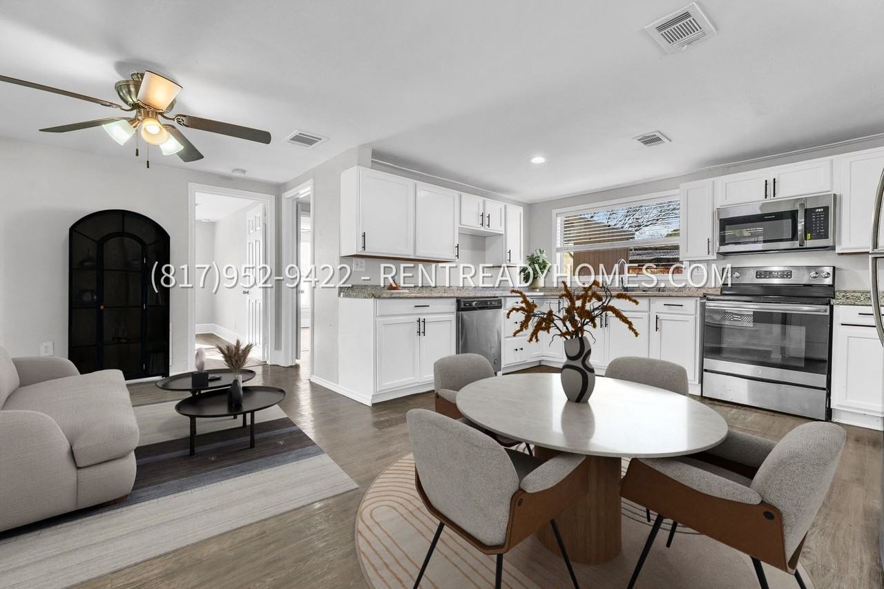 245 Conner Plz - Photo 3 of 11