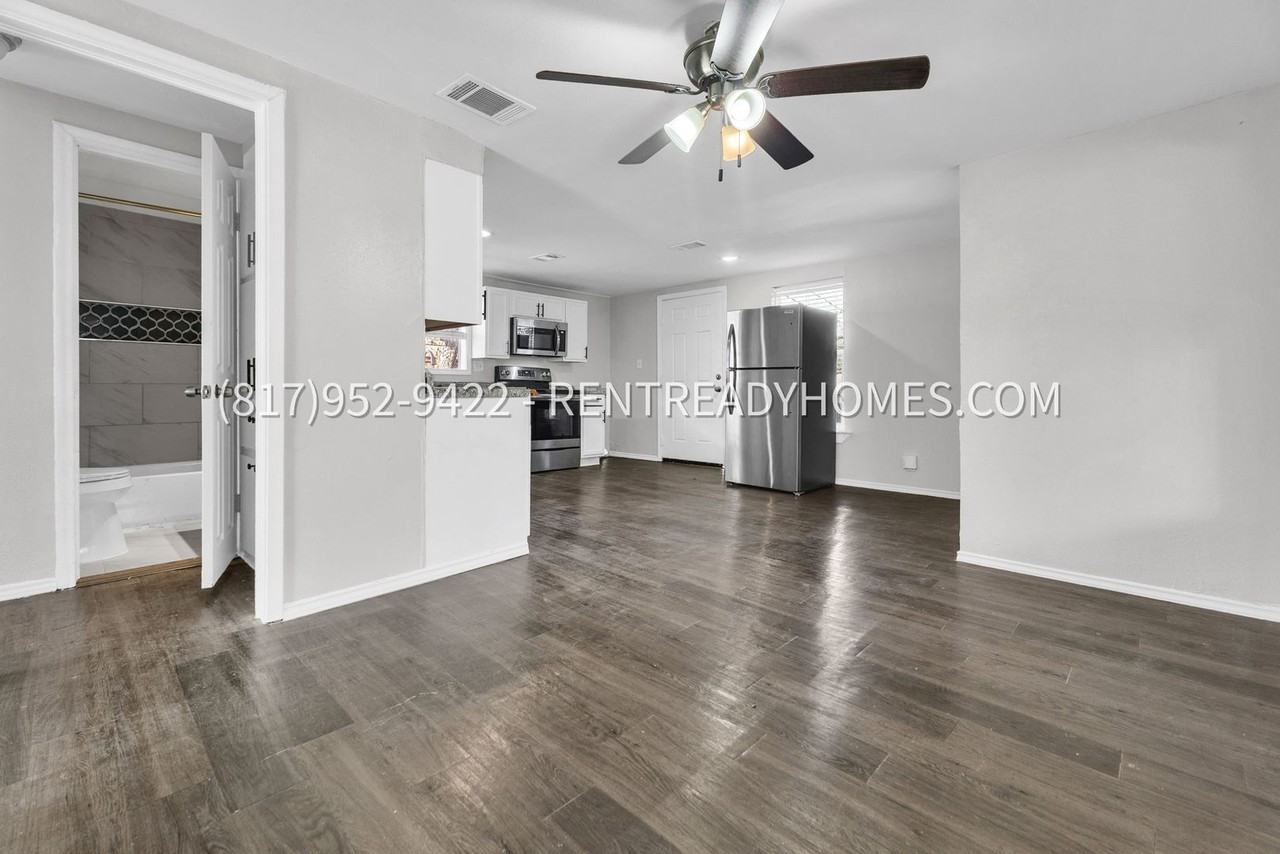 245 Conner Plz - Photo 4 of 11