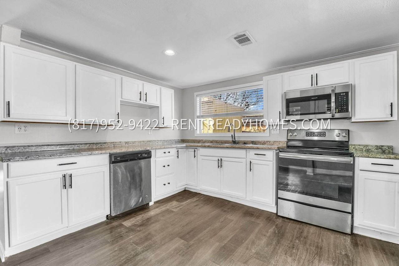 245 Conner Plz - Photo 5 of 11