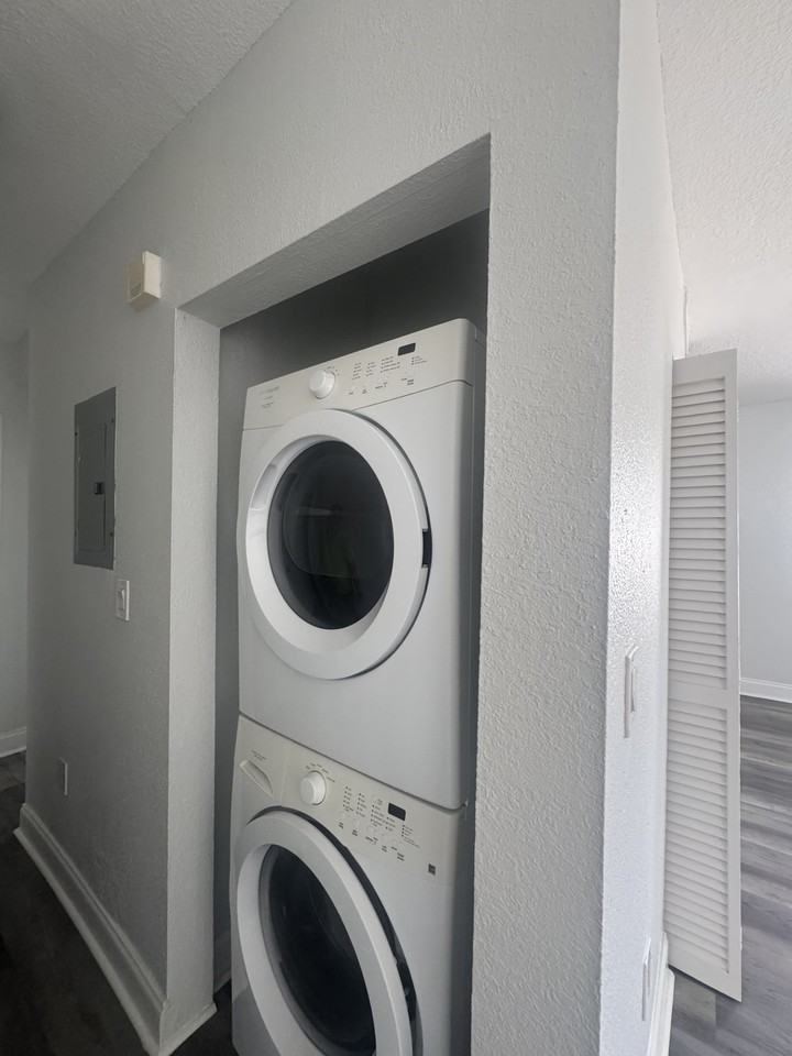 8411 BYRON AVE18 #18 - Photo 4 of 8