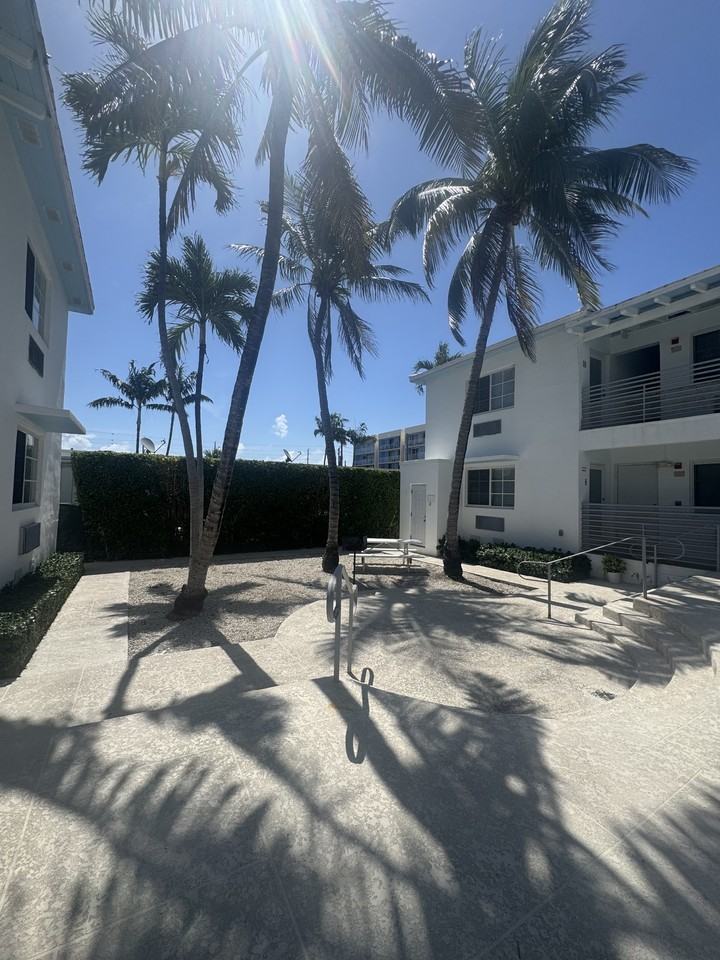 8411 BYRON AVE18 #18 - Photo 7 of 8