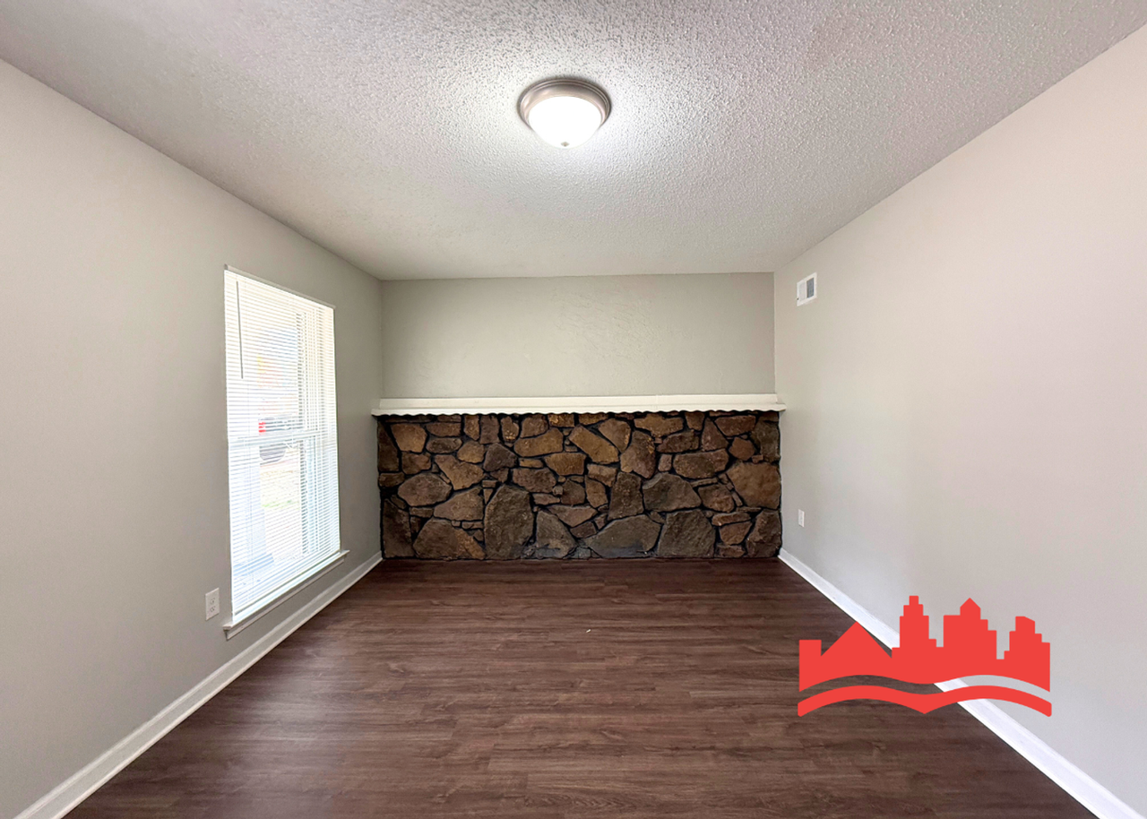 4393 Cottonwood Rd - Photo 4 of 12