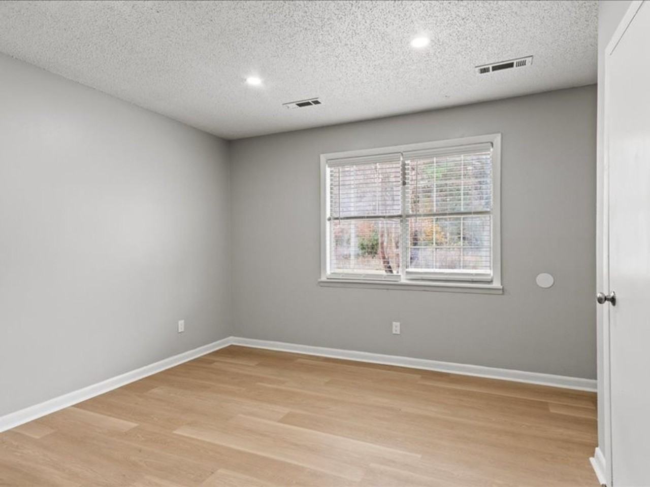 501 Swan Dr #314 - Photo 3 of 26