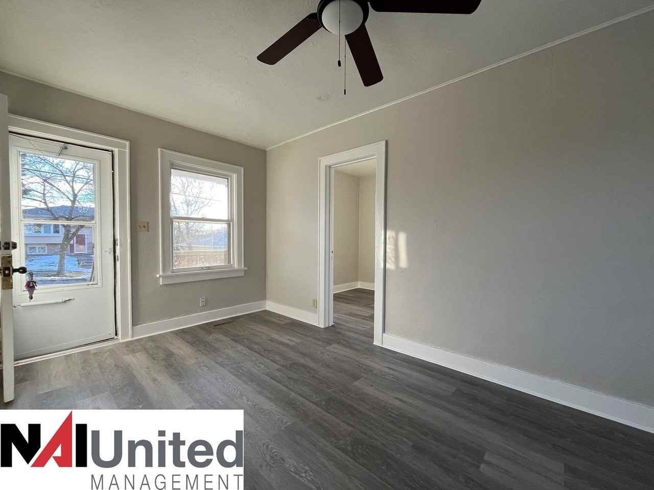 2927 S Cypress St - Photo 4 of 6