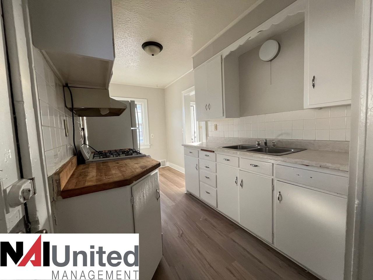 2927 S Cypress St - Photo 6 of 6