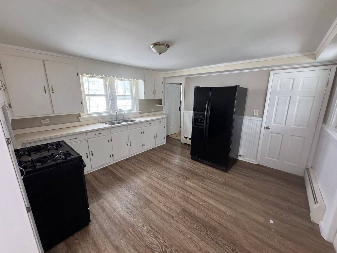 76 Frederick St - Photo 3 of 13