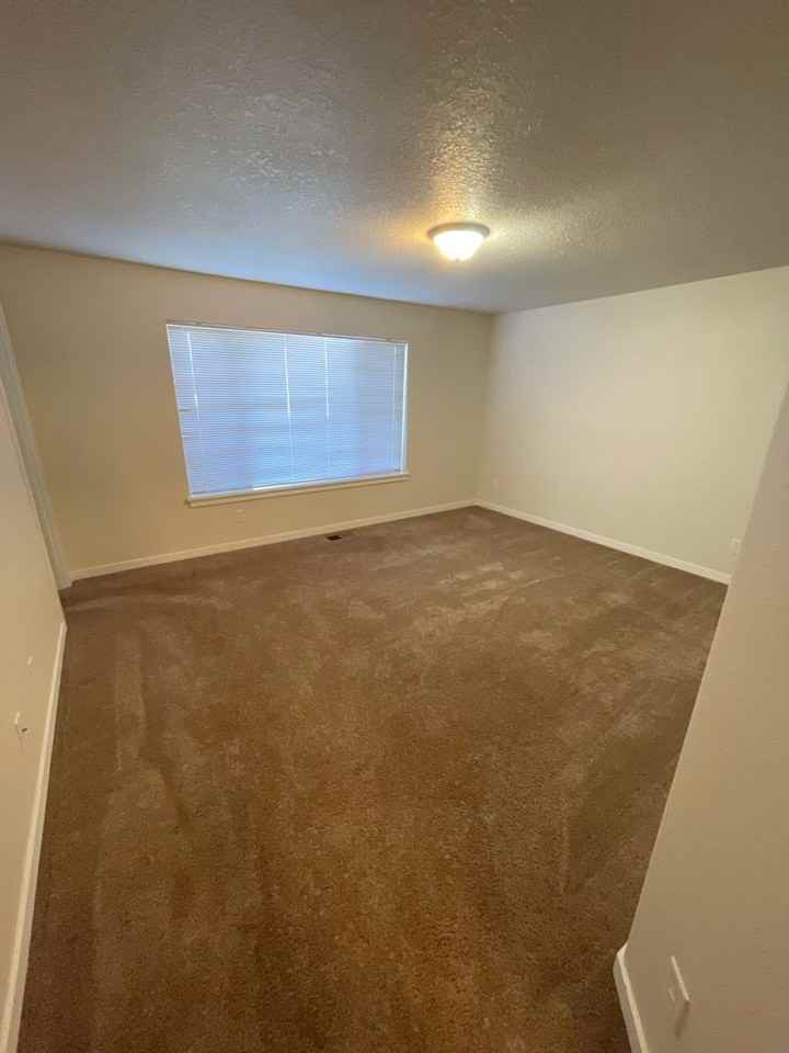 375 W Jadon Dr - Photo 5 of 30