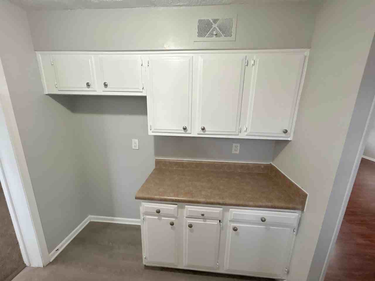 5270 Algiers Dr - Photo 3 of 15