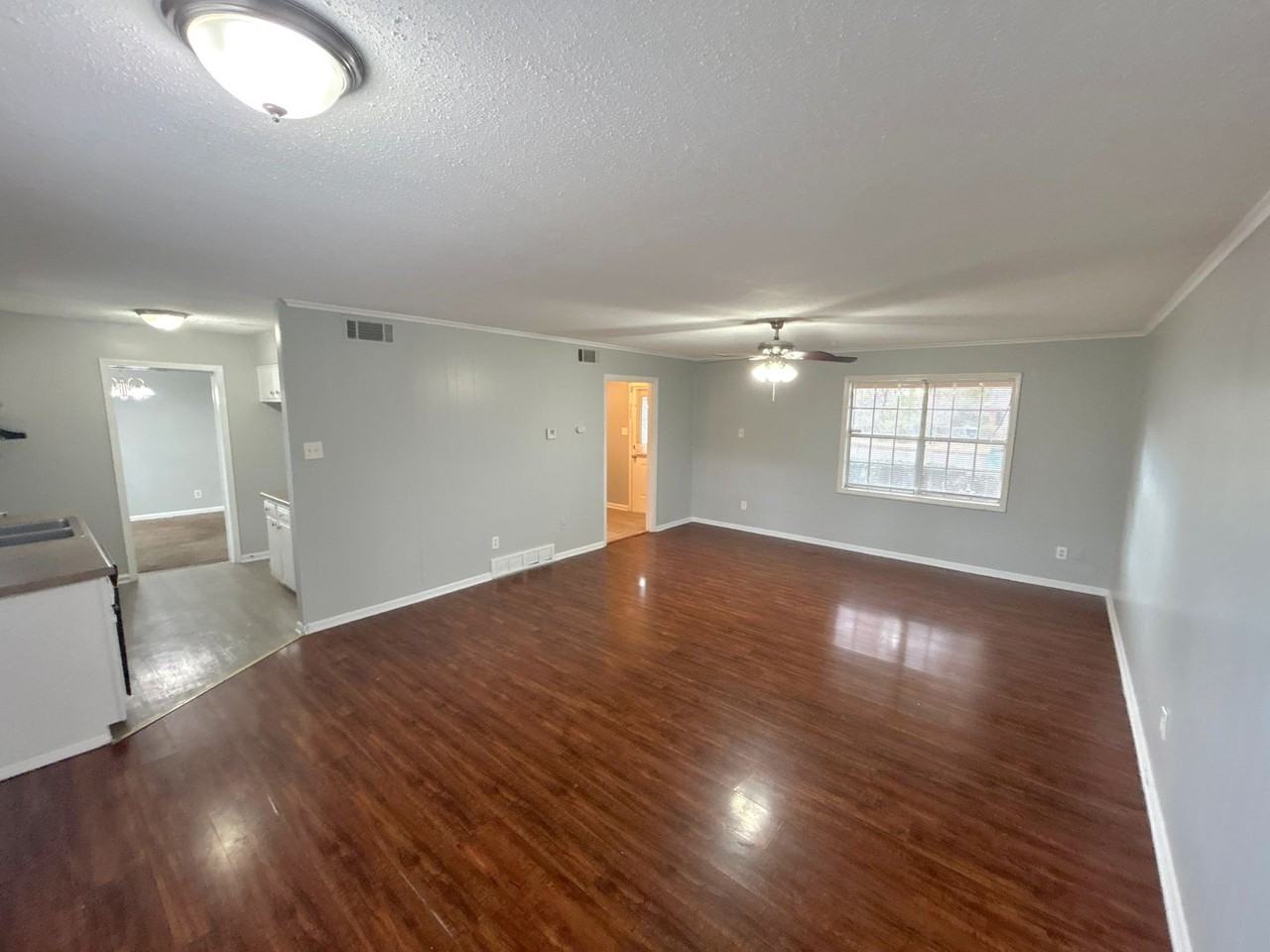 5270 Algiers Dr - Photo 4 of 15