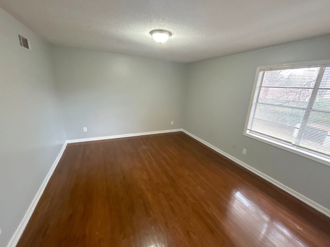 5270 Algiers Dr - Photo 6 of 15