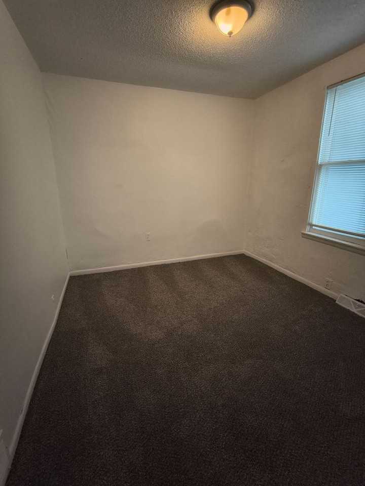 2401 7th Ave - Photo 7 of 9