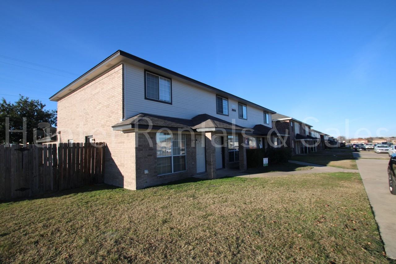 3900 Gus Dr Apt B - Photo 2 of 18