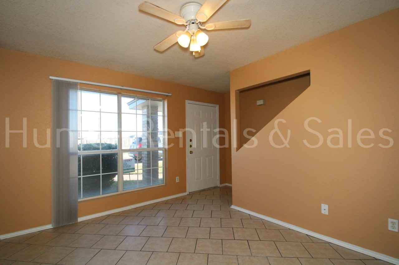 3900 Gus Dr Apt B - Photo 5 of 18