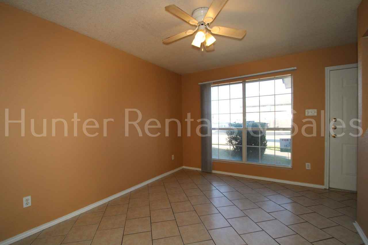 3900 Gus Dr Apt B - Photo 6 of 18