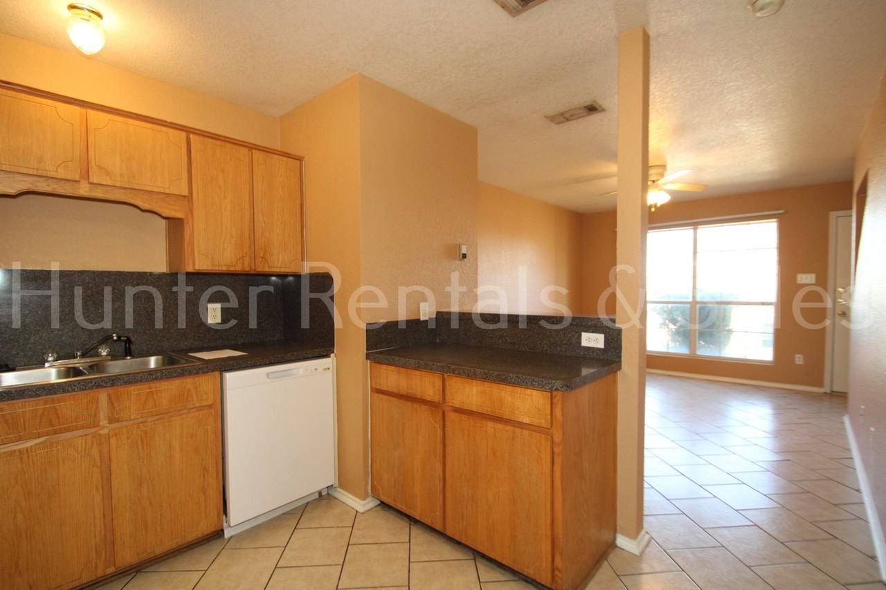 3900 Gus Dr Apt B - Photo 7 of 18