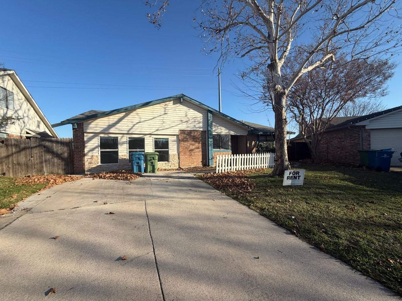 2320 Montclair Cir - Photo 2 of 28
