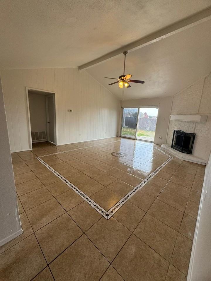 2320 Montclair Cir - Photo 5 of 28