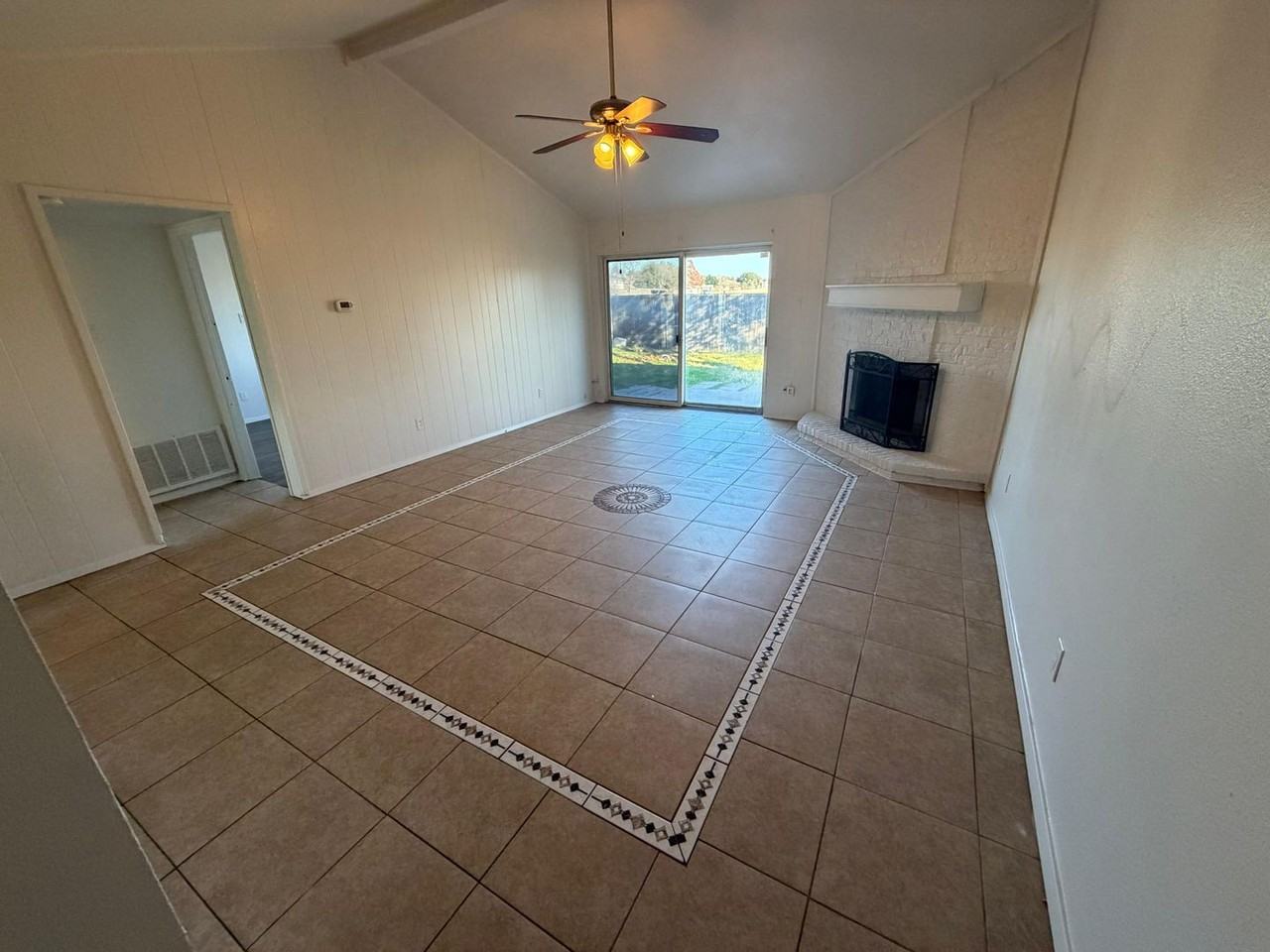 2320 Montclair Cir - Photo 6 of 28