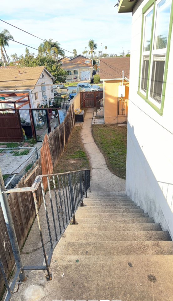 562 Otis St #A - Photo 2 of 4