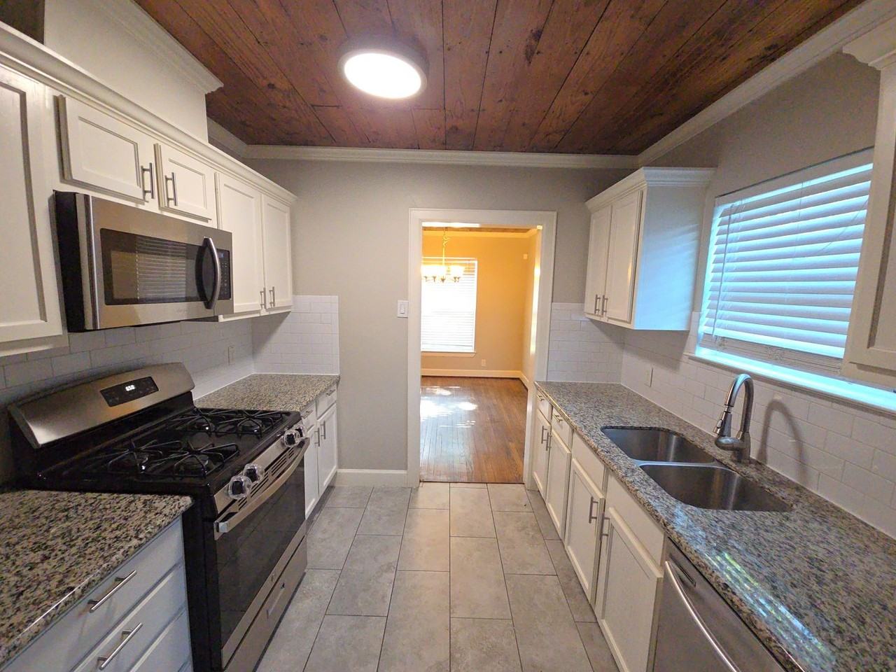 210 Olive Ave - Photo 3 of 27