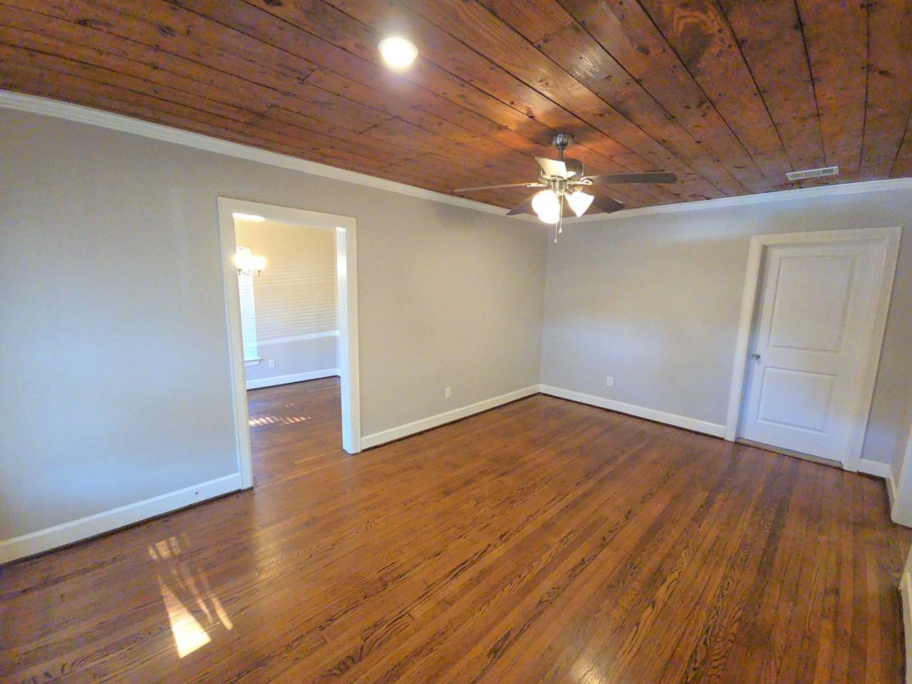 210 Olive Ave - Photo 6 of 27