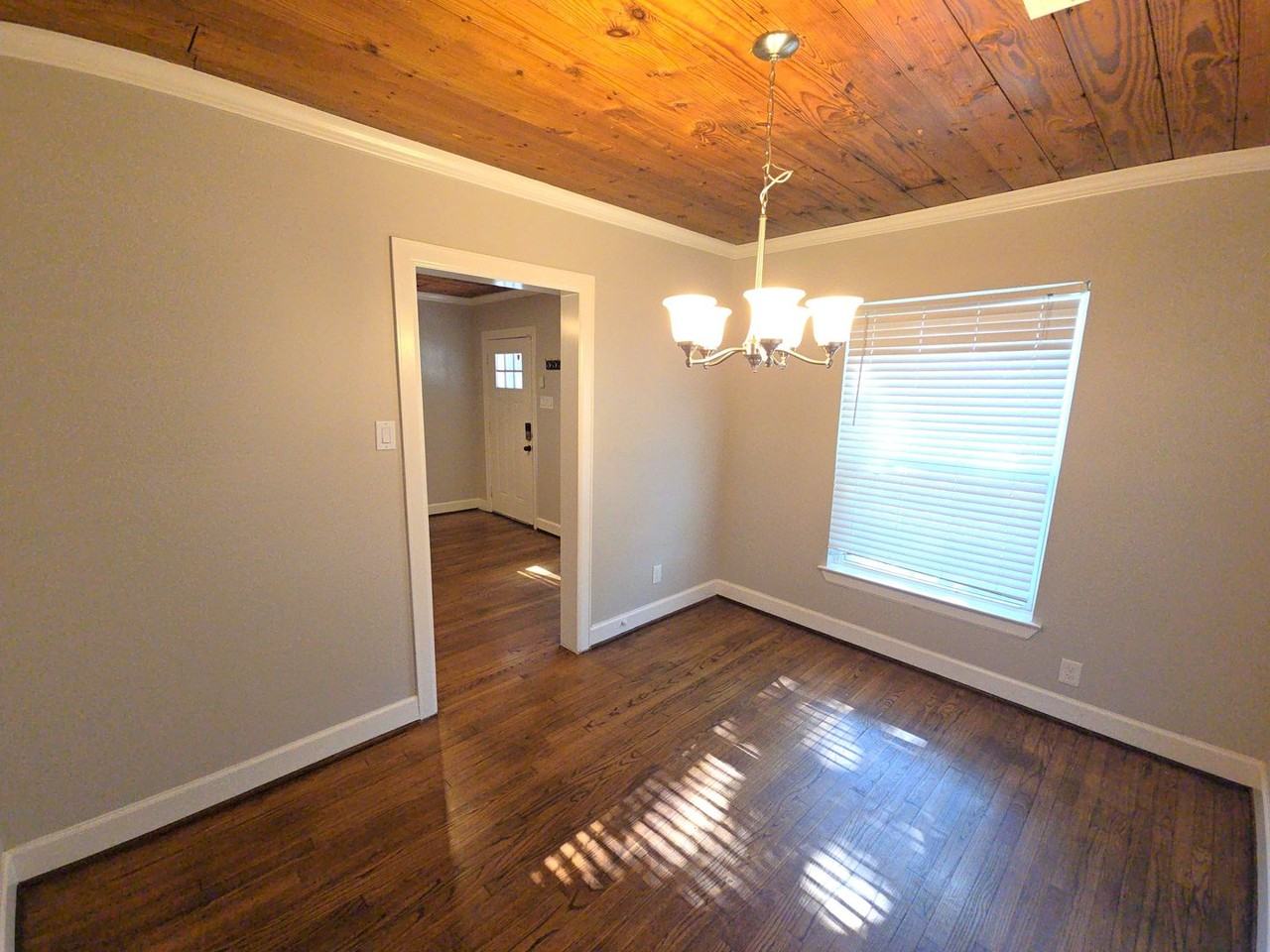 210 Olive Ave - Photo 7 of 27