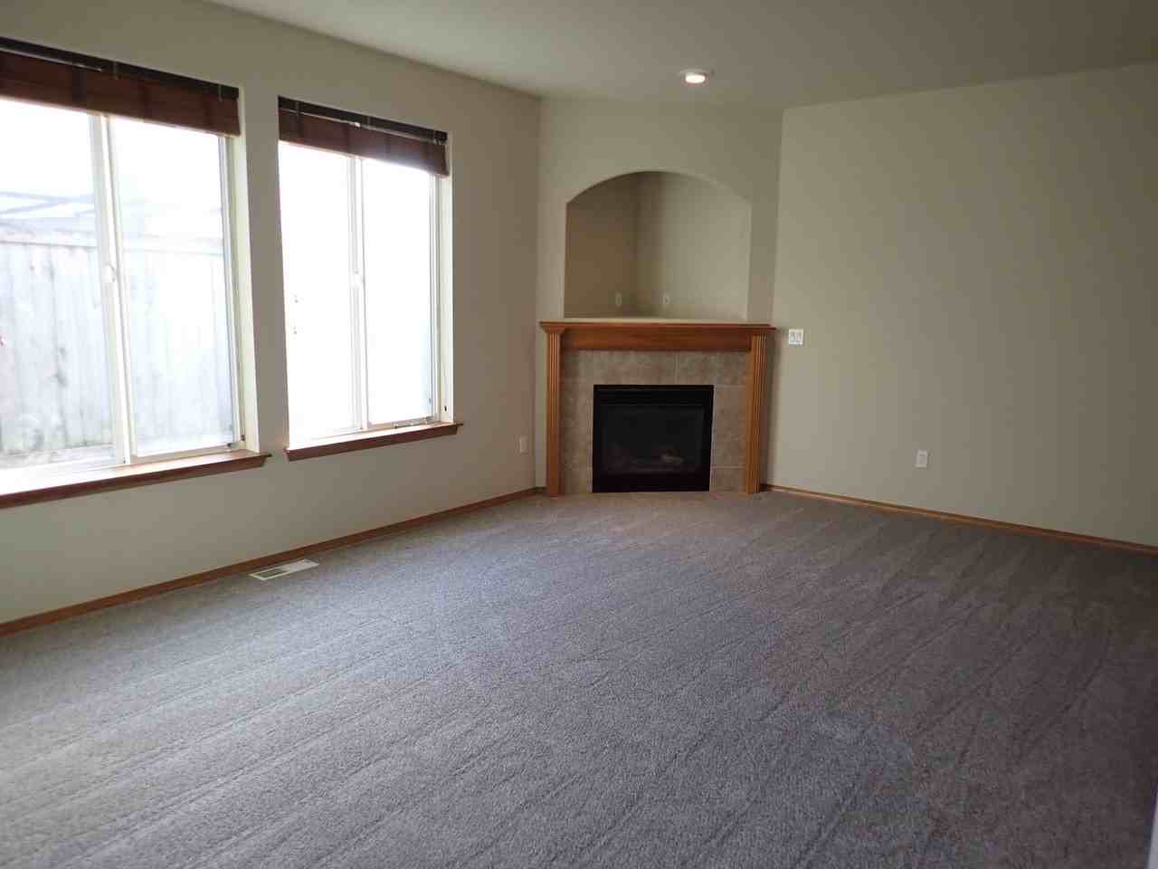 17509 93rd Ave E - Photo 2 of 26