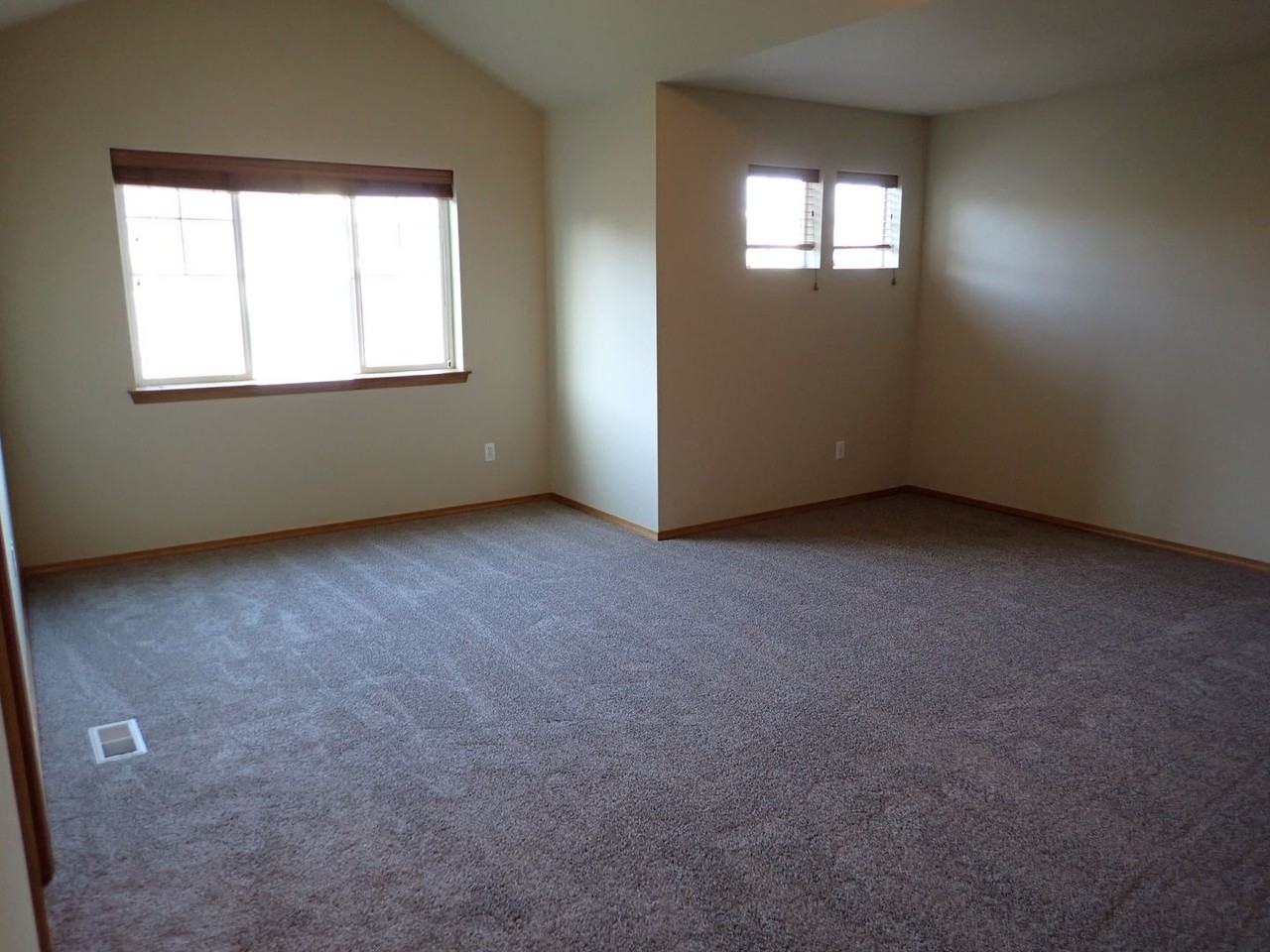 17509 93rd Ave E - Photo 5 of 26