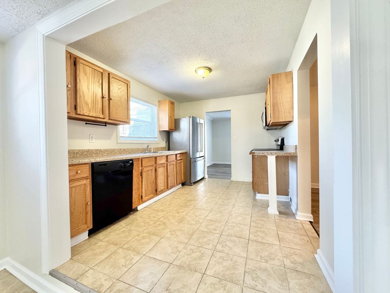 2627 Stratford Dr - Photo 5 of 27