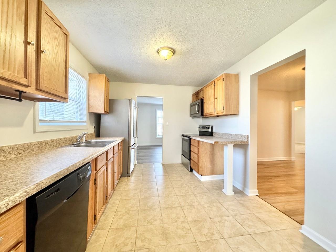 2627 Stratford Dr - Photo 6 of 27