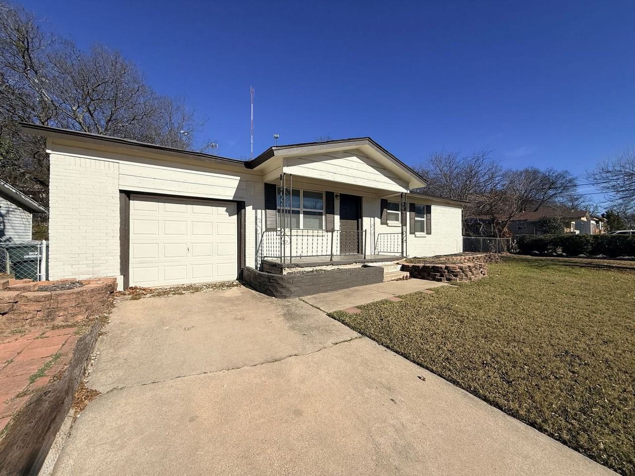 702 Hill St - Photo 2 of 23