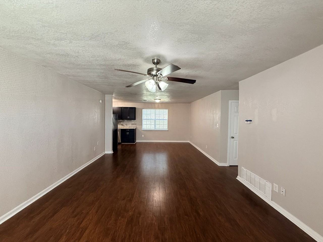 702 Hill St - Photo 3 of 23