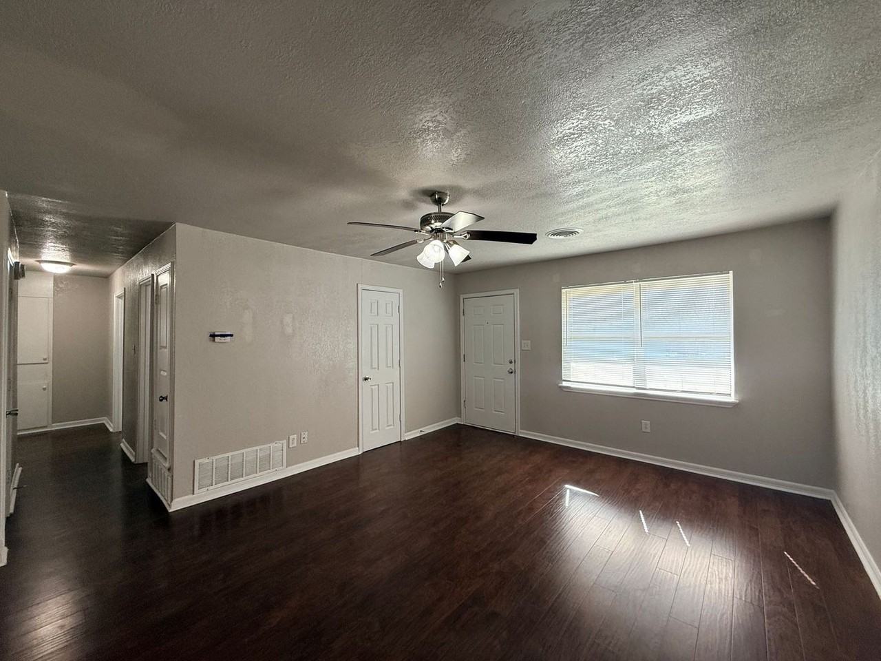 702 Hill St - Photo 4 of 23