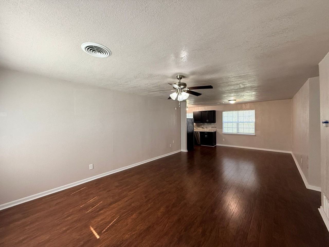 702 Hill St - Photo 5 of 23