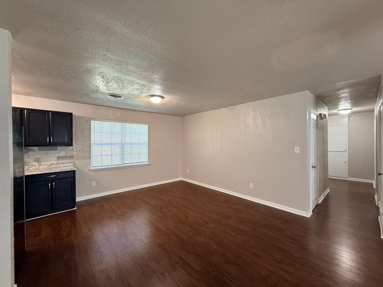 702 Hill St - Photo 6 of 23