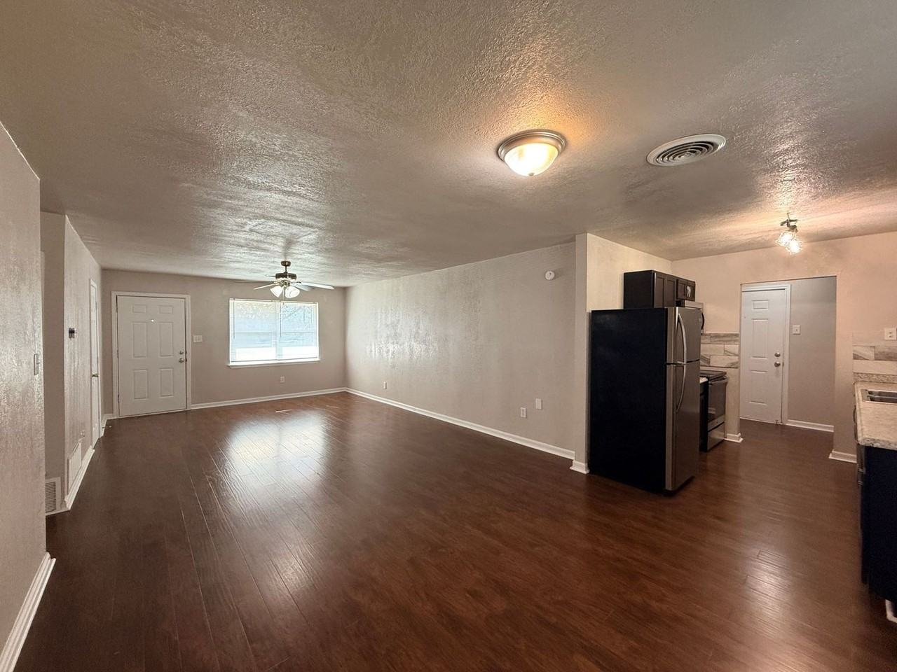 702 Hill St - Photo 7 of 23