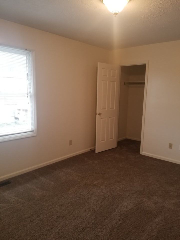 Braemar Townhouses - Photo 5 of 7