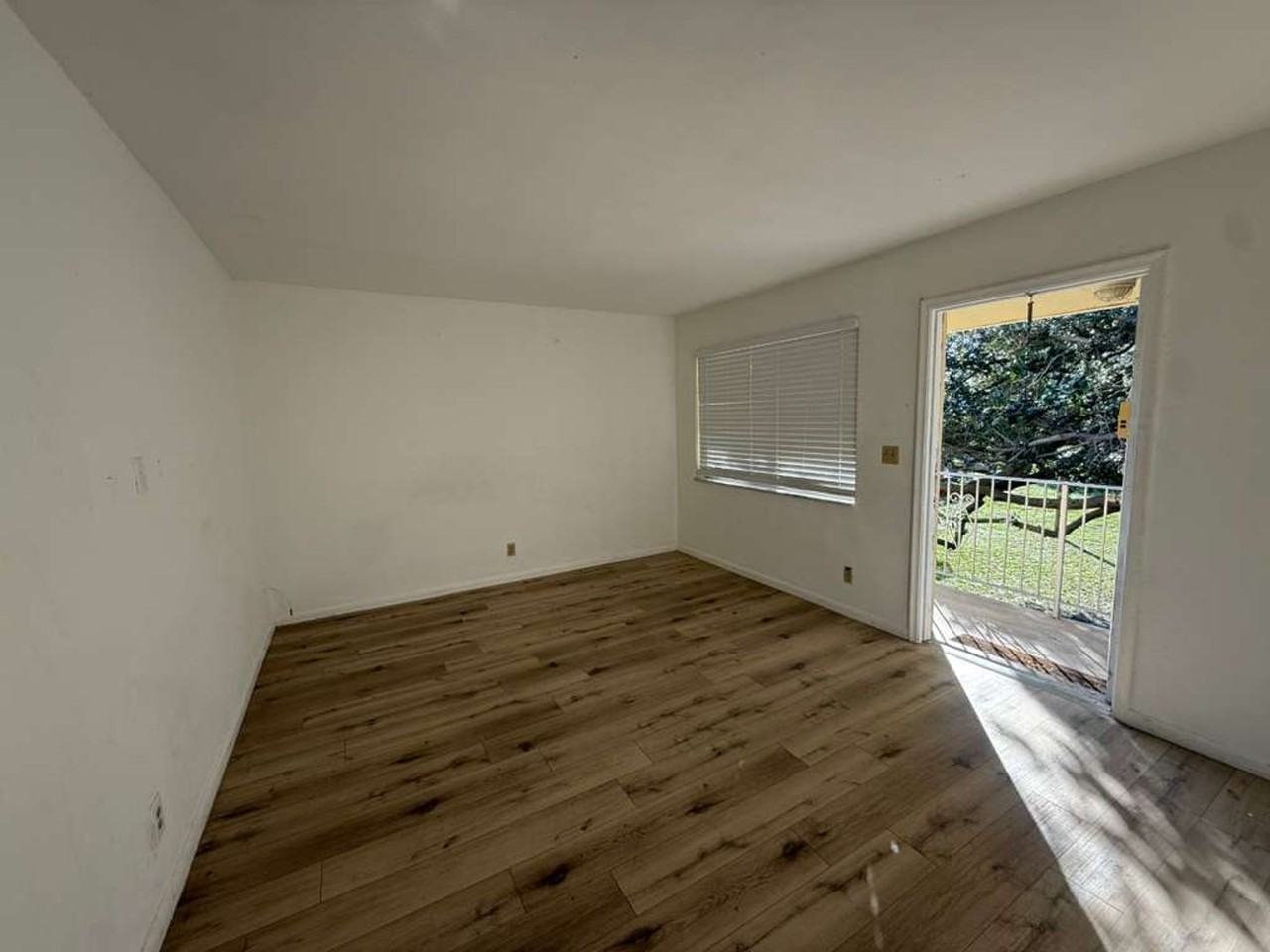 2525 PIERCE ST - Photo 2 of 28