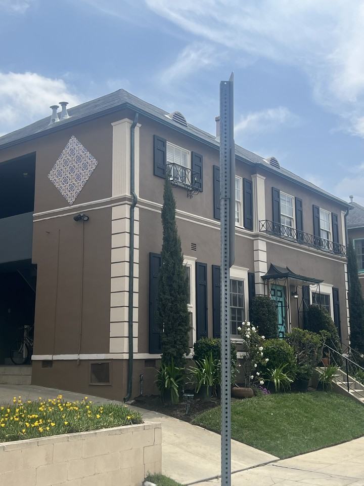 326-332 N Gardner Street - Photo 2 of 6