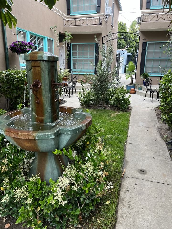 326-332 N Gardner Street - Photo 4 of 6