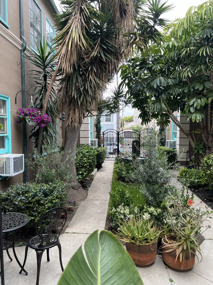 326-332 N Gardner Street - Photo 5 of 6