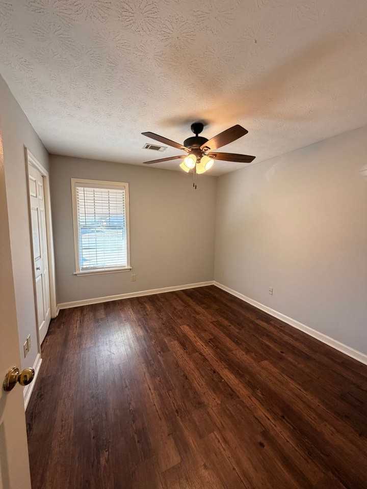 1971 Bluff Ct - Photo 2 of 10