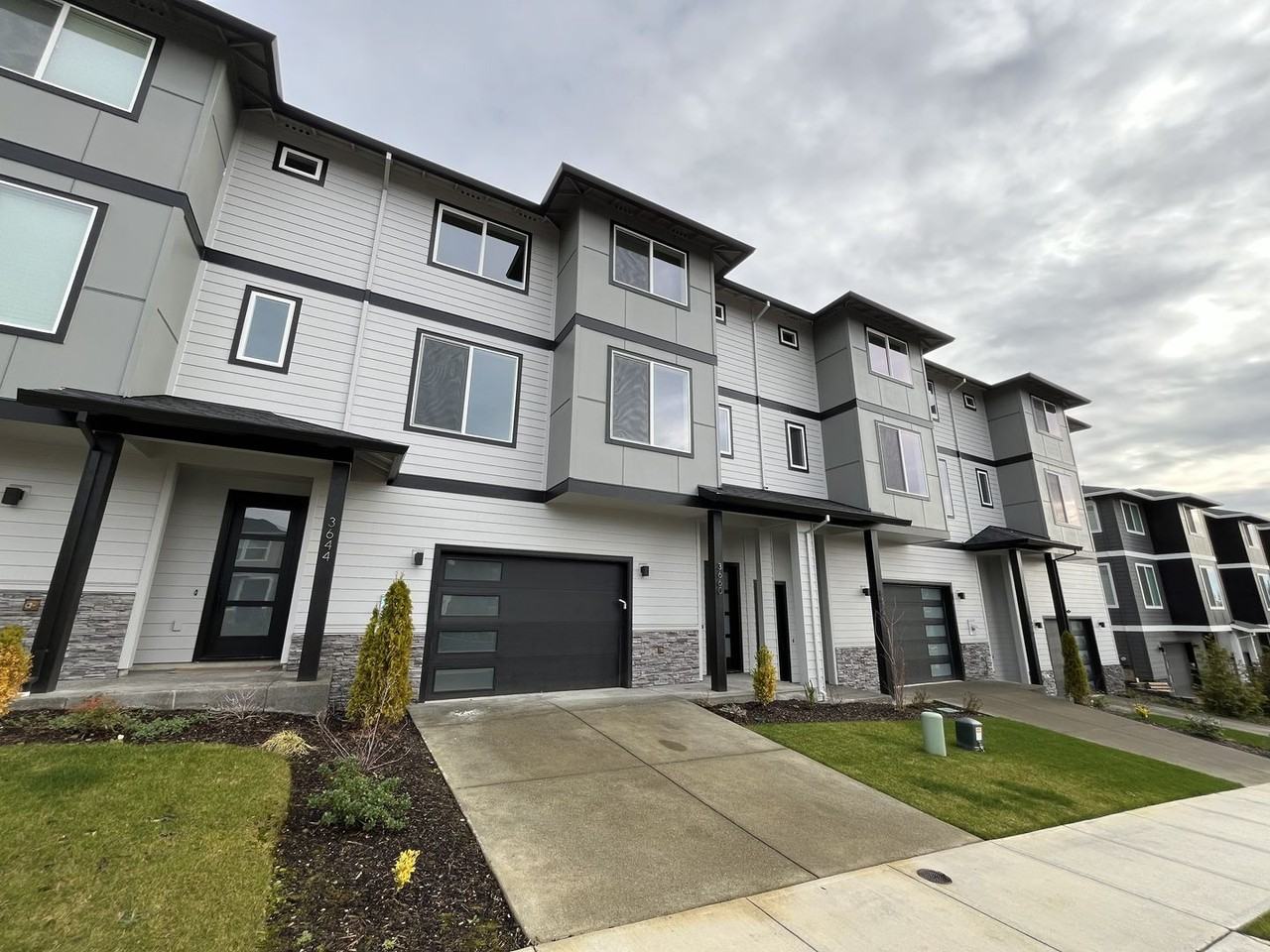 3660 Sw Sandlewood Ln - Photo 2 of 37