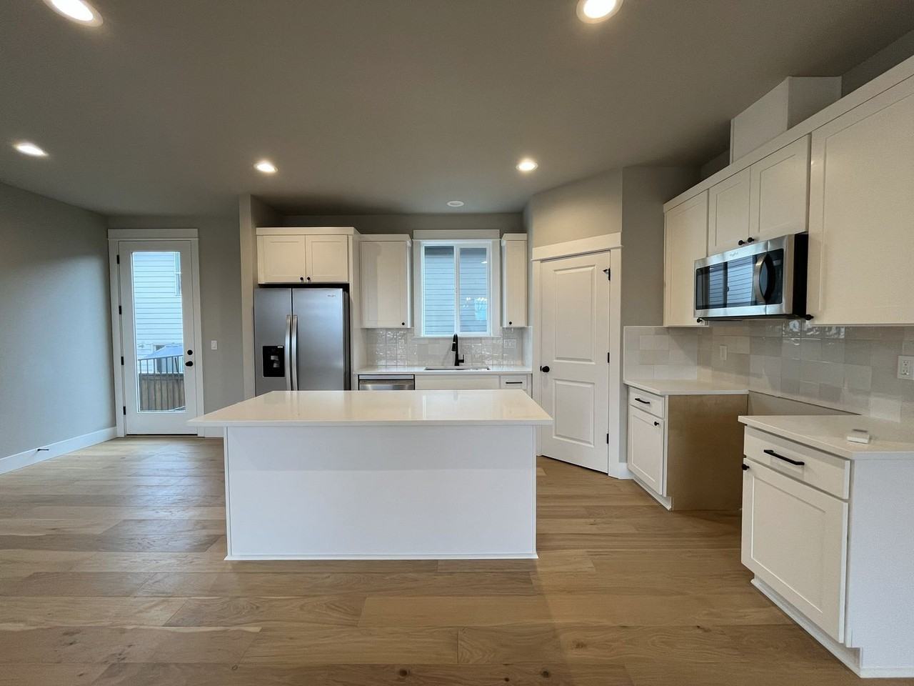 3660 Sw Sandlewood Ln - Photo 6 of 37