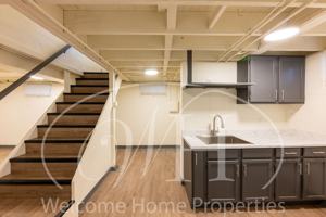 featured image of 427 E Pine St
