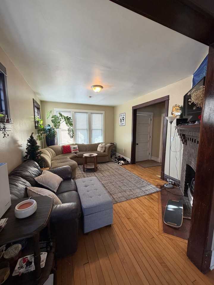 626 N 10th Ave E - Photo 3 of 20