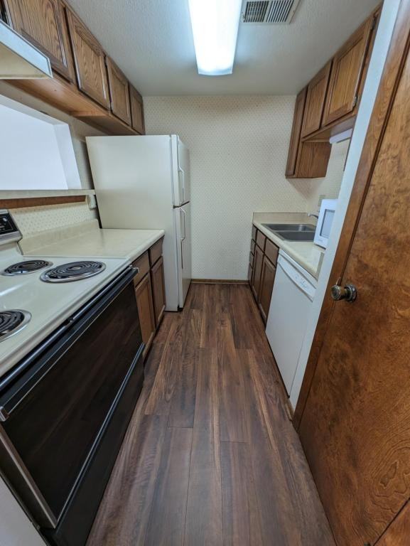 603 Park St Apt 202 - Photo 3 of 11