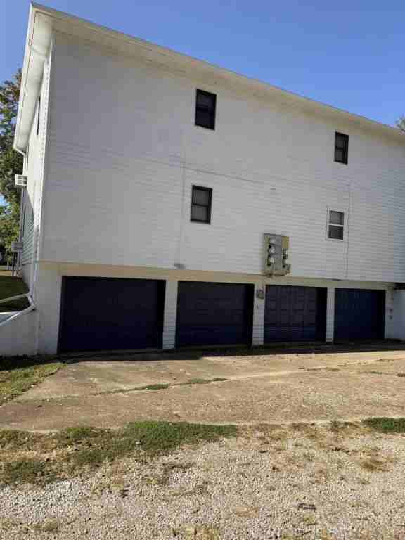 400 W Jackson St - Photo 2 of 17