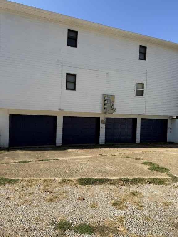 402 W Jackson St - Photo 2 of 17