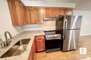 featured image of 855 E 9th St